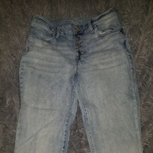 Light wash skinny jeans
